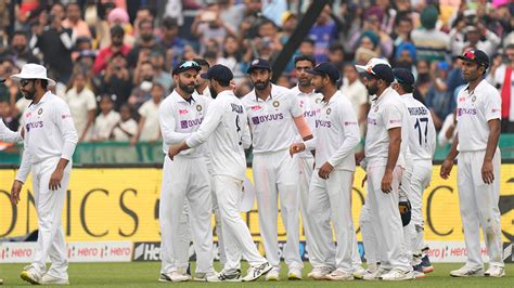 India beat Sri Lanka, India won by an innings and 222 runs.
